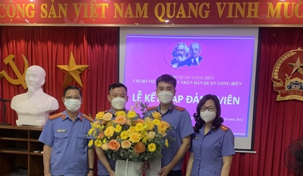 Chi bộ Viện KSND các quận Đống Đa, Long Biên tổ chức Lễ kết nạp Đảng...